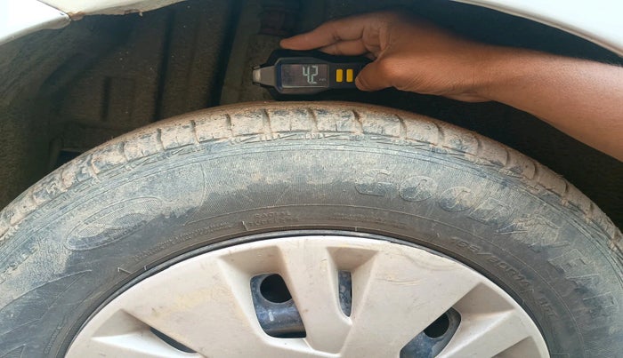 2013 Maruti Swift VXI, Petrol, Manual, 1,26,126 km, tyre