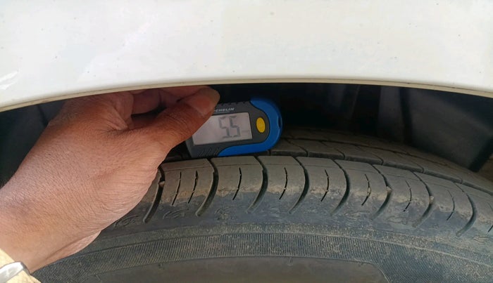 2022 Maruti Ertiga VXI CNG, Petrol, Manual, 49,227 km, tyre