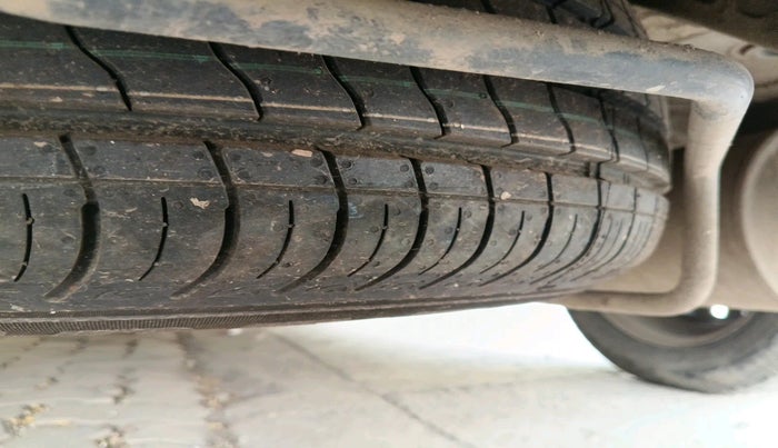 2022 Maruti Ertiga VXI CNG, Petrol, Manual, 49,227 km, tyre