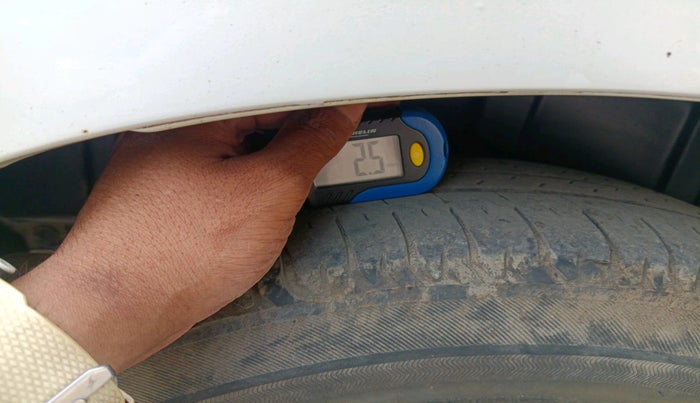 2022 Maruti Ertiga VXI CNG, Petrol, Manual, 49,227 km, tyre