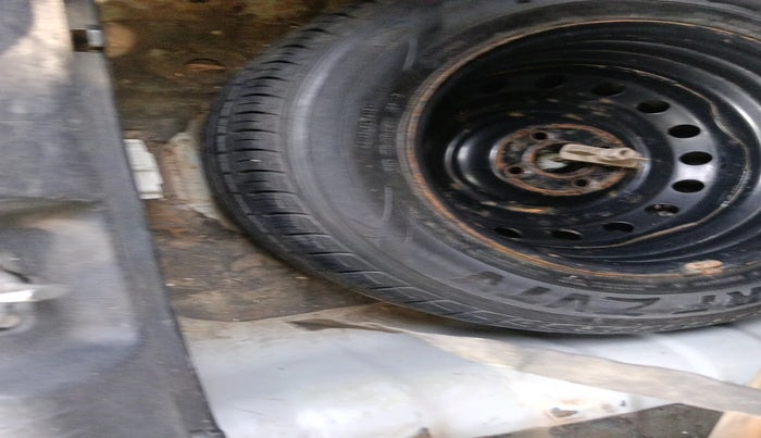 2013 Hyundai Verna FLUIDIC 1.6 VTVT EX, Diesel, Manual, 1,76,627 km, tyre