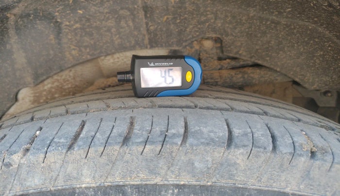 2016 Mahindra XUV500 W10, Diesel, Manual, 1,34,932 km, tyre