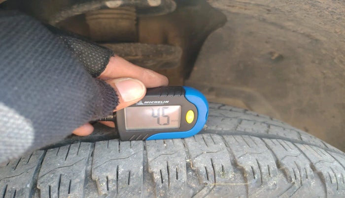 2016 Mahindra XUV500 W10, Diesel, Manual, 1,34,932 km, tyre