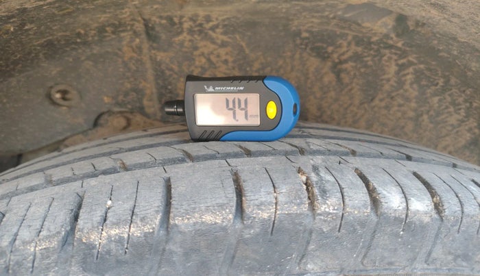 2016 Mahindra XUV500 W10, Diesel, Manual, 1,34,932 km, tyre