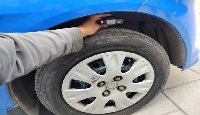 2012 Honda Brio S MT, Petrol, Manual, 71,610 km, tyre