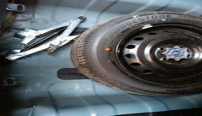 2014 Hyundai Xcent SX 1.2 (O), Petrol, Manual, 72,898 km, tyre