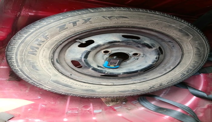 2017 Renault Kwid RXT 1.0, Petrol, Manual, 55,605 km, tyre