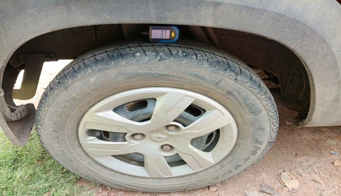 2017 Renault Kwid RXT 1.0, Petrol, Manual, 55,605 km, tyre