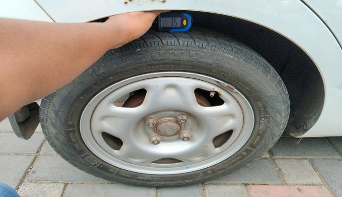 2013 Chevrolet Beat LS PETROL, Petrol, Manual, 35,506 km, tyre