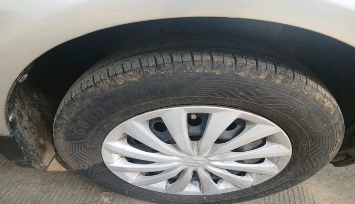 2015 Maruti Swift VXI, Petrol, Manual, 79,274 km, tyre