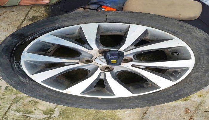 2017 Hyundai Verna 1.6 VTVT SX, Petrol, Manual, 72,802 km, tyre