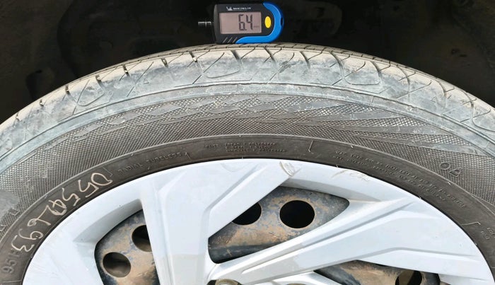 2022 Hyundai Creta EX 1.5 PETROL, Petrol, Manual, 64,070 km, tyre