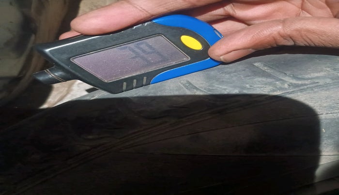 2018 Renault Kwid RXT 1.0, Petrol, Manual, 52,055 km, tyre