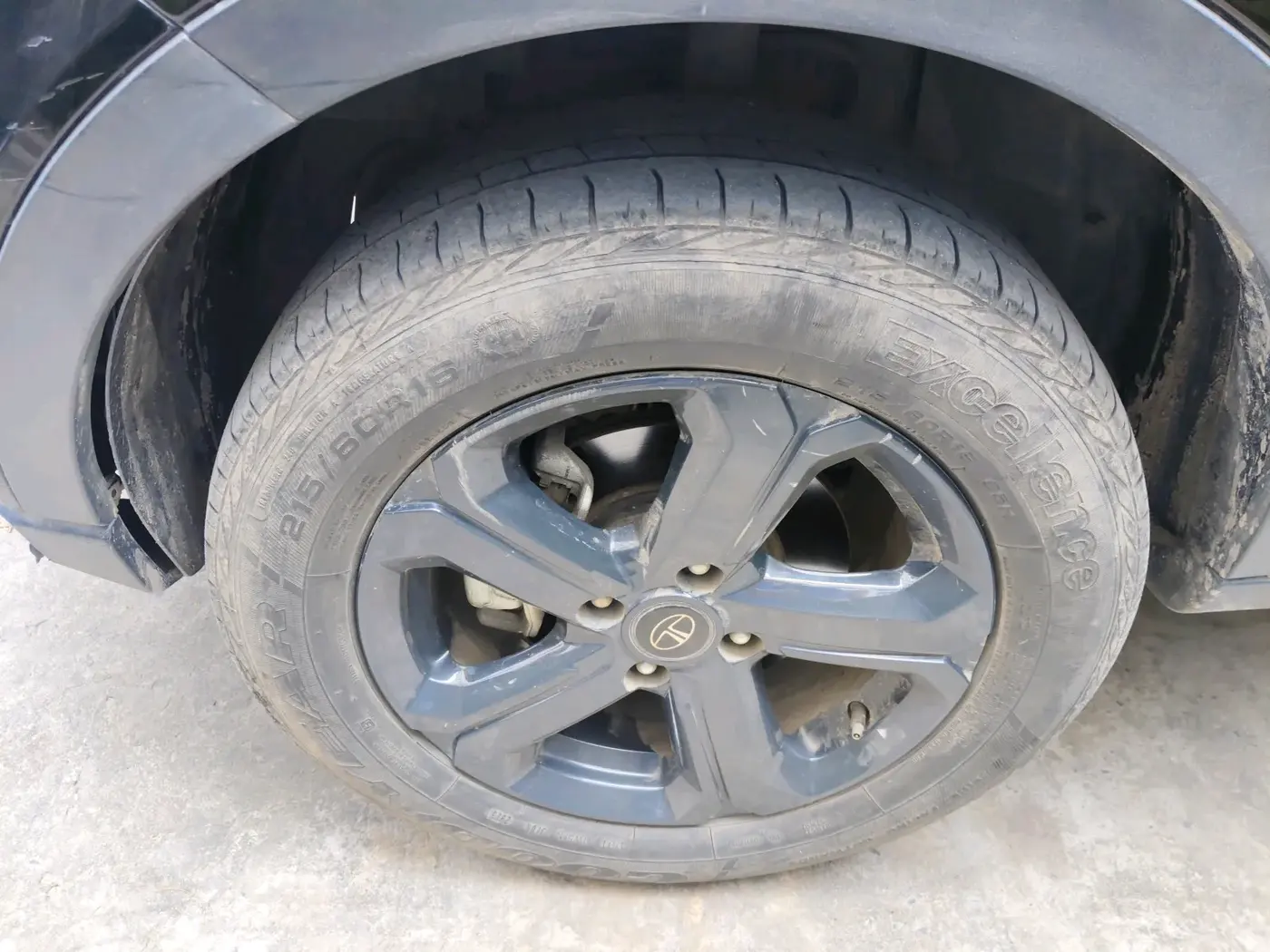 2023 Tata NEXON XZ PLUS PETROL DARK EDITION, Petrol, Manual, 15,402 km, tyre