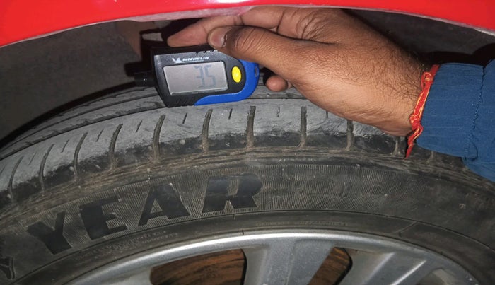 2013 Volkswagen Polo HIGHLINE1.2L, Petrol, Manual, 39,444 km, tyre