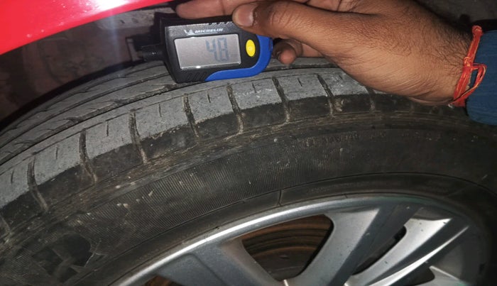 2013 Volkswagen Polo HIGHLINE1.2L, Petrol, Manual, 39,444 km, tyre