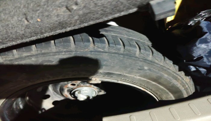 2017 Maruti Celerio VXI CNG, Petrol, Manual, 1,42,593 km, tyre