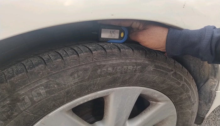 2012 Toyota Corolla Altis G PETROL, Petrol, Manual, 1,21,948 km, tyre