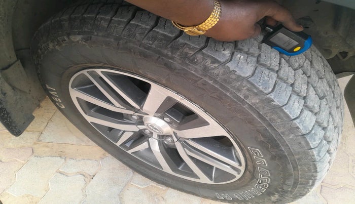 2019 Toyota Fortuner 2.8 4X4 AT, Diesel, Automatic, 1,32,727 km, tyre