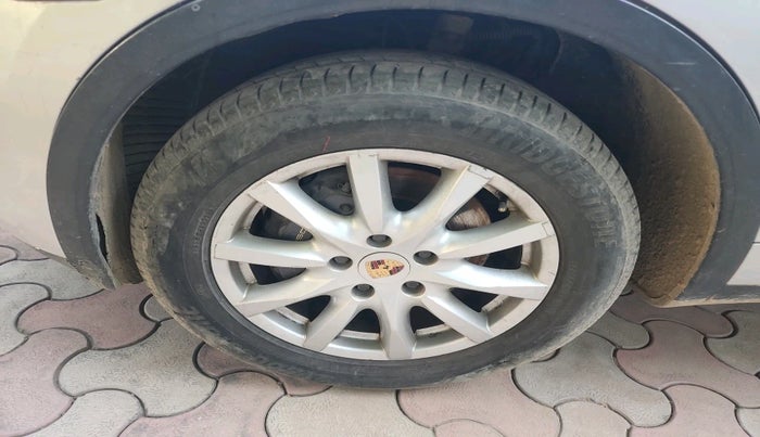 2013 Porsche Cayenne DIESEL, Diesel, Automatic, 1,28,756 km, tyre