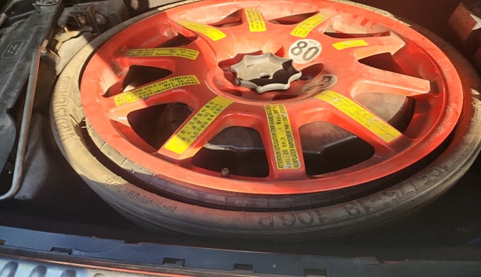 2013 Porsche Cayenne DIESEL, Diesel, Automatic, 1,28,756 km, tyre