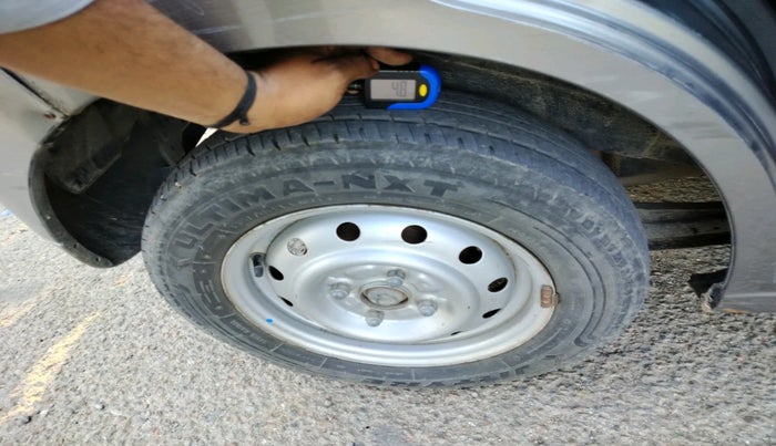 2013 Maruti Wagon R 1.0 LXI CNG, Petrol, Manual, 1,15,026 km, tyre