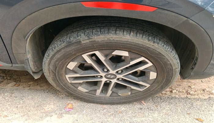 2022 Hyundai VENUE S(O) 1.2, Petrol, Manual, 24,800 km, tyre