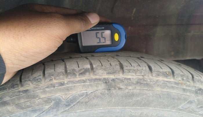 2011 Chevrolet Spark LT 1.0, Petrol, Manual, 1,01,252 km, tyre