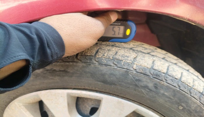 2011 Chevrolet Spark LT 1.0, Petrol, Manual, 1,01,252 km, tyre