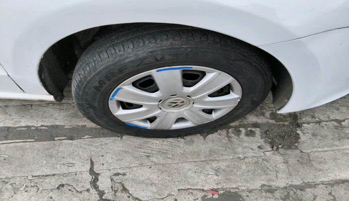 2011 Volkswagen Polo COMFORTLINE 1.2L PETROL, Petrol, Manual, 1,22,002 km, tyre