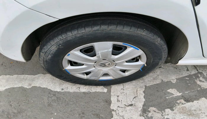 2011 Volkswagen Polo COMFORTLINE 1.2L PETROL, Petrol, Manual, 1,22,002 km, tyre