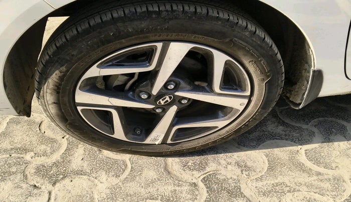 2023 Hyundai AURA SX 1.2 CNG, Petrol, Manual, 3,030 km, tyre