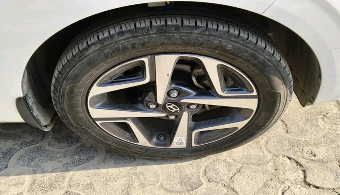 2023 Hyundai AURA SX 1.2 CNG, Petrol, Manual, 3,030 km, tyre