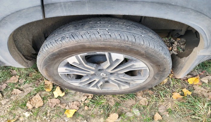 2024 Renault Kiger RXZ AMT, Petrol, Automatic, 13,210 km, tyre