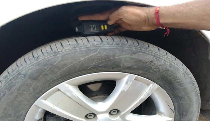 2013 Skoda Laura AMBIENTE 2.0 TDI CR MT, Diesel, Manual, 96,050 km, tyre