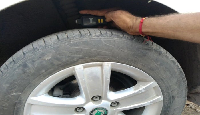 2013 Skoda Laura AMBIENTE 2.0 TDI CR MT, Diesel, Manual, 96,050 km, tyre