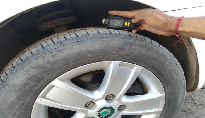 2013 Skoda Laura AMBIENTE 2.0 TDI CR MT, Diesel, Manual, 96,050 km, tyre