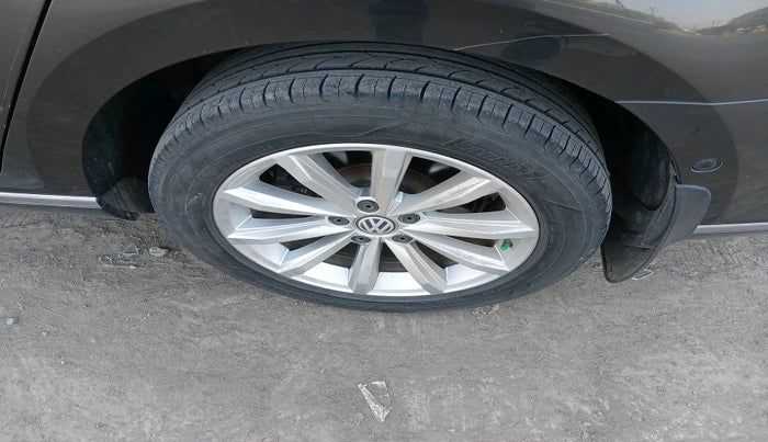 2018 Volkswagen Passat HIGHLINE DSG, Diesel, Automatic, 1,17,921 km, tyre