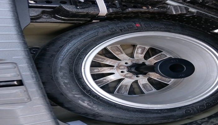 2018 Volkswagen Passat HIGHLINE DSG, Diesel, Automatic, 1,17,921 km, tyre