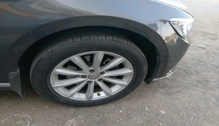 2018 Volkswagen Passat HIGHLINE DSG, Diesel, Automatic, 1,17,921 km, tyre