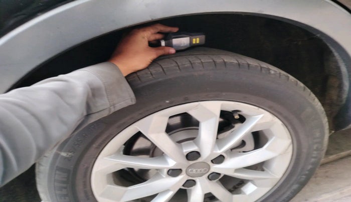 2015 Audi Q3 35 TDI Quattro, Diesel, Automatic, 1,73,001 km, tyre