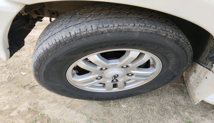 2012 Mahindra Scorpio VLX 2WD, Diesel, Manual, 1,48,586 km, tyre