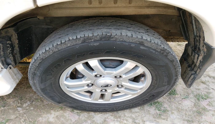 2012 Mahindra Scorpio VLX 2WD, Diesel, Manual, 1,48,586 km, tyre