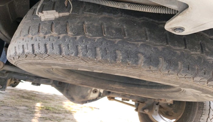 2012 Mahindra Scorpio VLX 2WD, Diesel, Manual, 1,48,586 km, tyre