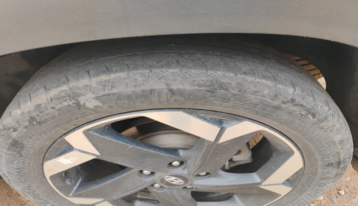 2022 Hyundai ALCAZAR 1.5 SIGNATURE (O) AT 7STR, Diesel, Automatic, 1,12,437 km, tyre