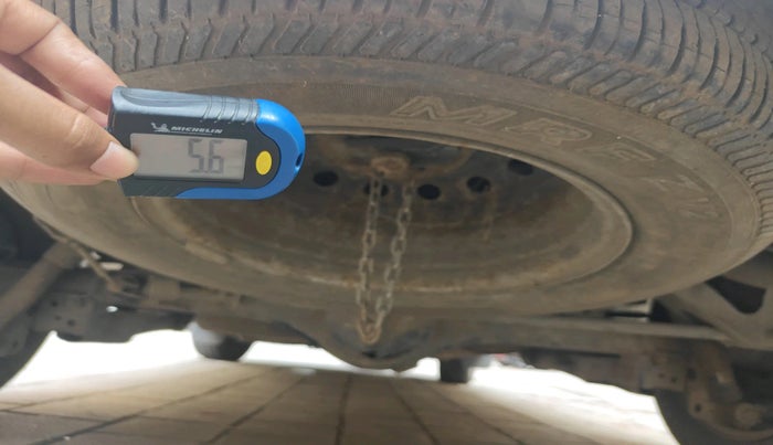 2011 Toyota Innova 2.5 G4 7 STR, Diesel, Manual, 1,30,182 km, tyre