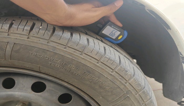 2011 Toyota Innova 2.5 G4 7 STR, Diesel, Manual, 1,30,182 km, tyre