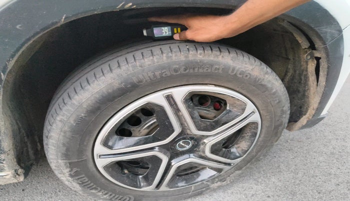 2017 Maruti Vitara Brezza LDI (O), Diesel, Manual, 83,714 km, tyre