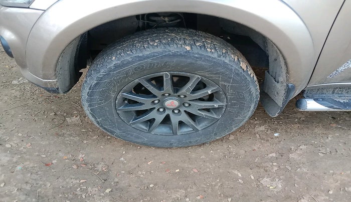 2016 Mitsubishi Pajero Sport 2.5 AT 4X2, Diesel, Automatic, 1,61,091 km, tyre