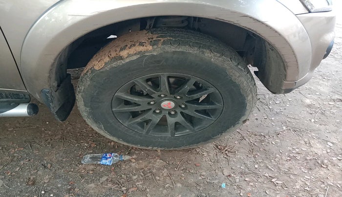 2016 Mitsubishi Pajero Sport 2.5 AT 4X2, Diesel, Automatic, 1,61,091 km, tyre